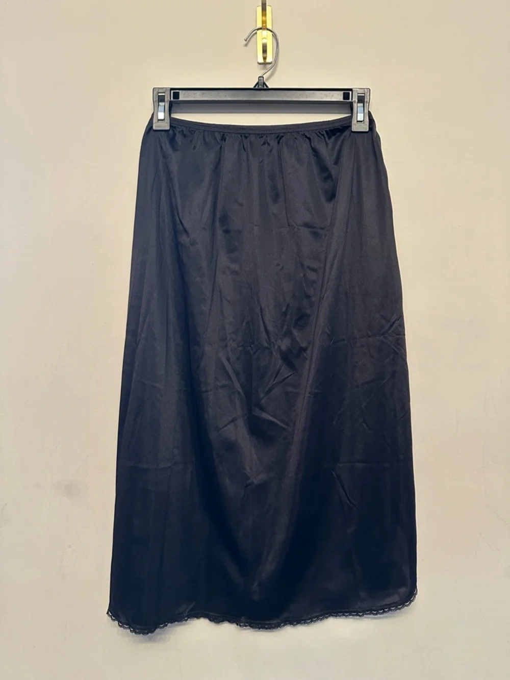Vintage 90’s/Y2K Vanity Fair Black Half Slip with Lace Trim Size Medium - Picture 6 of 7